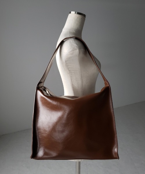 me+em select（ミームセレクト）の「※※【 ２color  】ヴィンテージフェイクレザースクエアショルダーバッグ ／ vintage fake leather square shoulder bag（ショルダーバッグ・レディース・ブラウン/ブラック・FREE）」の8枚目の写真