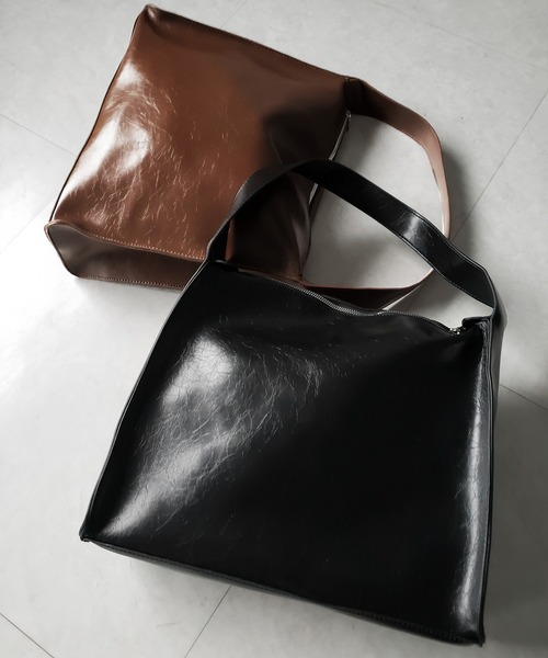 me+em select（ミームセレクト）の「※※【 ２color  】ヴィンテージフェイクレザースクエアショルダーバッグ ／ vintage fake leather square shoulder bag（ショルダーバッグ・レディース・ブラウン/ブラック・FREE）」の5枚目の写真