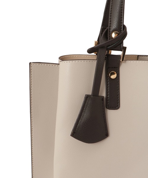 ROPE' PICNIC（ロペピクニック）の「【WEB限定】【A4対応】チャーム付きバイカラートートバッグ/通勤対応（トートバッグ・レディース・ライトグレー/ブラック/ブラウン系その他2/チャコールグレー・FREE）」の20枚目の写真