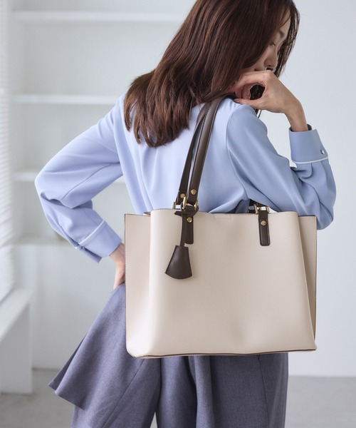 セール】【WEB限定】【A4対応】チャーム付きバイカラートートバッグ