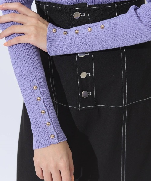 AND COUTURE(アンドクチュール)の「袖ボタンハイネックリブプルオーバー(ニット/セーター・レディース・オフホワイト/ブラック/ラベンダー/オレンジ・FREE)」の12枚目の写真