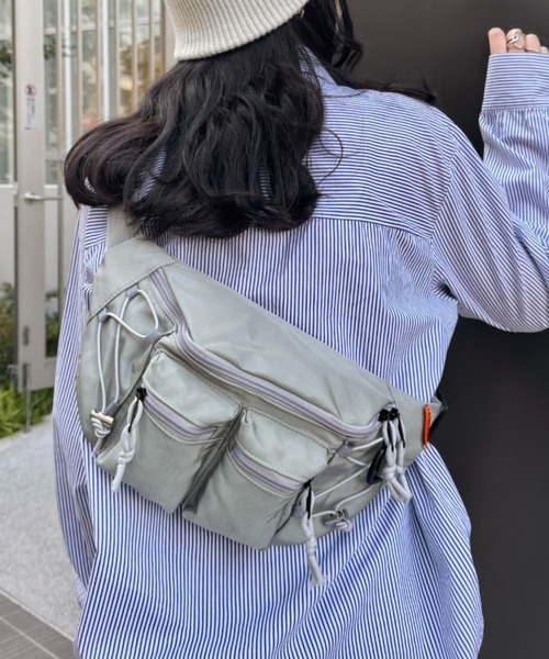 SOLLON.（ソルロン）の「ダブルポケットワンポイントボディバッグ