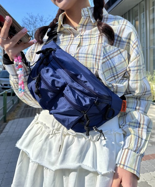 SOLLON.(ソルロン)の「ダブルポケットワンポイントボディバッグ(ボディバッグ/ウエストポーチ・レディース・ブラック/オレンジ/カーキ/グレー/ネイビー・FREE)」の7枚目の写真