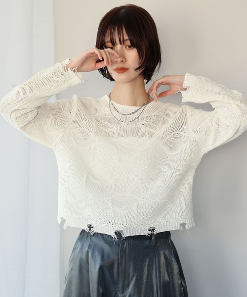 Ampirula(アンピルーラ)の「クラッシュフリンジニットプルオーバー(ニット/セーター・レディース・ブラック×ホワイト/アイボリー/ブラック・FREE)」の2枚目の写真