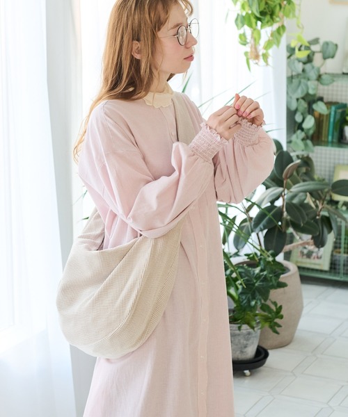 Crisp(クリスプ)の「コーデュロイショルダーバッグ(ショルダーバッグ・レディース・グリーン/アイボリー/ピンク/チャコールグレー・FREE)」の6枚目の写真