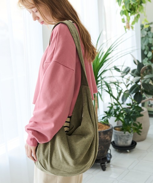 Crisp(クリスプ)の「コーデュロイショルダーバッグ(ショルダーバッグ・レディース・グリーン/アイボリー/ピンク/チャコールグレー・FREE)」の9枚目の写真