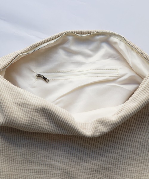 Crisp(クリスプ)の「コーデュロイショルダーバッグ(ショルダーバッグ・レディース・グリーン/アイボリー/ピンク/チャコールグレー・FREE)」の14枚目の写真