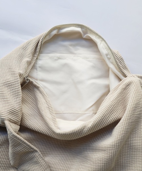 Crisp(クリスプ)の「コーデュロイショルダーバッグ(ショルダーバッグ・レディース・グリーン/アイボリー/ピンク/チャコールグレー・FREE)」の15枚目の写真