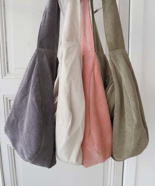 Crisp(クリスプ)の「コーデュロイショルダーバッグ(ショルダーバッグ・レディース・グリーン/アイボリー/ピンク/チャコールグレー・FREE)」の17枚目の写真