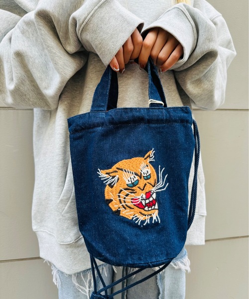 HOUSTON(ヒューストン)の「HOUSTON / EMB DENIM EFFECT BAG / 6880 / 6881(ショルダーバッグ・レディース・ブラック/ブラック系その他/ブルー系その他3/ブラック系その他2/ブラック系その他3/ブルー系その他2/ブルー系その他/ブルー系その他4・ONESIZE)」の5枚目の写真