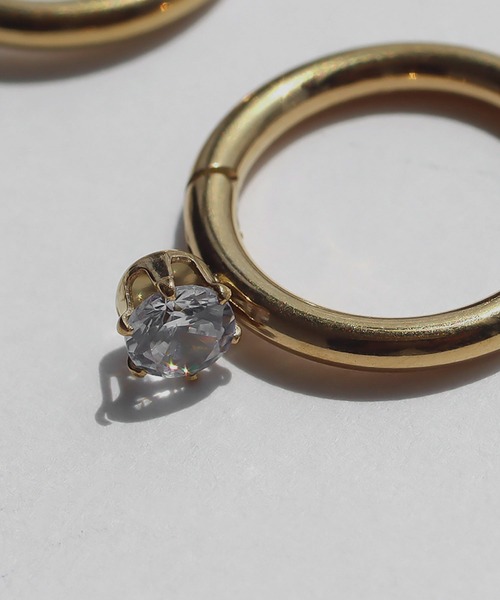 abaskdesign(アバスクデザイン)の「金属アレルギー対応 キュービックジルコニアフープピアス(ピアス(両耳用)・レディース・ゴールド・FREE)」の9枚目の写真