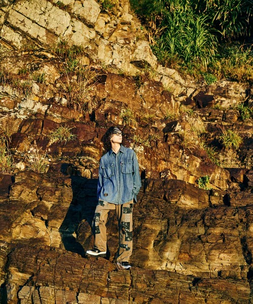 glamb(グラム)の「All Time Denim Shirt / オールタイムデニムシャツ(シャツ/ブラウス・メンズ・インディゴブルー/ブラック・S/M/L)」の12枚目の写真