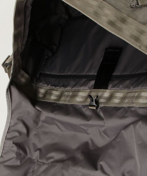 CHROME（クローム）の「［ CHROME / クローム ］COURIER FLAP MSNGR 20L / クーリエ フラップ メッセンジャー 20L 耐水（メッセンジャーバッグ・メンズ・ブラック/グレー・FREE）」の11枚目の写真