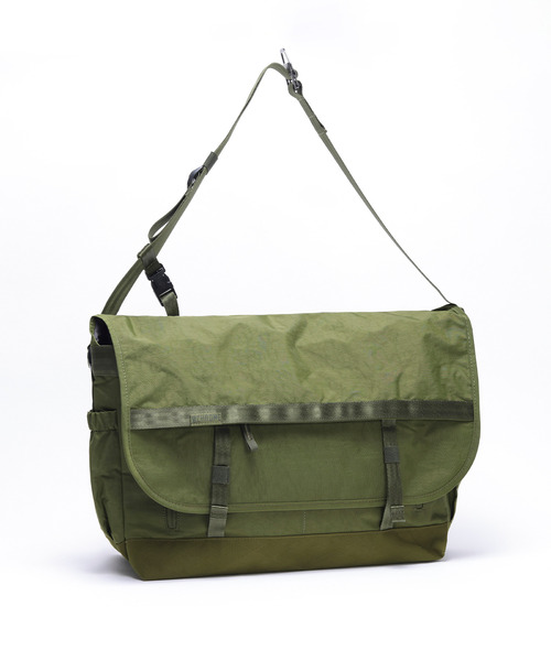 CHROME（クローム）の「［ CHROME / クローム ］COURIER FLAP MSNGR 20L / クーリエ フラップ メッセンジャー 20L 耐水（メッセンジャーバッグ・メンズ・ブラック/グレー/モスグリーン・FREE）」の3枚目の写真