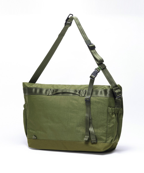 CHROME（クローム）の「［ CHROME / クローム ］COURIER FLAP MSNGR 20L / クーリエ フラップ メッセンジャー 20L 耐水（メッセンジャーバッグ・メンズ・ブラック/グレー・FREE）」の20枚目の写真