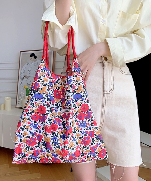 florist（フローリスト）の「【大容量・軽い◎】フラワーリボン総柄ショッピングバッグ/エコバッグ/サブバッグ（エコバッグ/サブバッグ・レディース・その他6/その他14/その他15/その他16/その他17/その他18/その他25/その他26/その他27/その他28/その他4/その他7/その他9/その他12/その他21/その他23/その他8/その他10/その他13/その他19/その他22/その他24/その他1/その他2/その他3/その他5/その他11/その他20・FREE）」の2枚目の写真