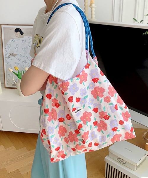 florist（フローリスト）の「【大容量・軽い◎】フラワーリボン総柄ショッピングバッグ/エコバッグ/サブバッグ（エコバッグ/サブバッグ・レディース・その他6/その他14/その他15/その他16/その他17/その他18/その他25/その他26/その他27/その他28/その他4/その他7/その他9/その他12/その他21/その他23/その他8/その他10/その他13/その他19/その他22/その他24/その他1/その他2/その他3/その他5/その他11/その他20・FREE）」の3枚目の写真