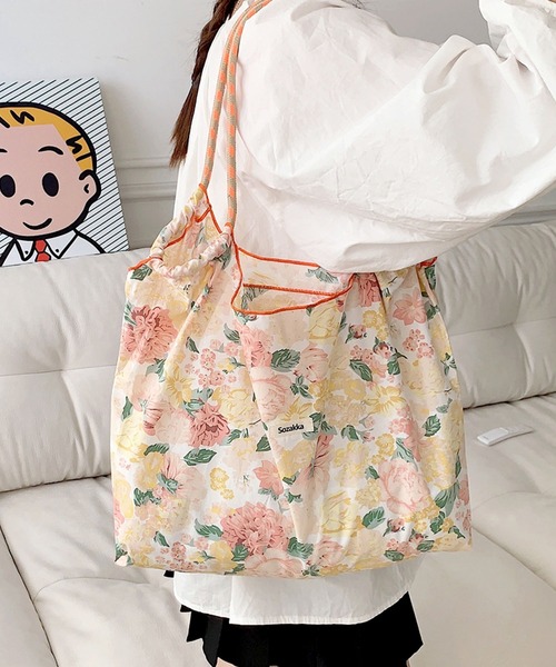 florist（フローリスト）の「【大容量・軽い◎】フラワーリボン総柄ショッピングバッグ/エコバッグ/サブバッグ（エコバッグ/サブバッグ・レディース・その他6/その他14/その他15/その他16/その他17/その他18/その他25/その他26/その他27/その他28/その他4/その他7/その他9/その他12/その他21/その他23/その他8/その他10/その他13/その他19/その他22/その他24/その他1/その他2/その他3/その他5/その他11/その他20・FREE）」の11枚目の写真