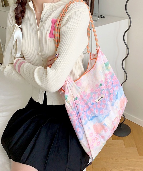 florist（フローリスト）の「【大容量・軽い◎】フラワーリボン総柄ショッピングバッグ/エコバッグ/サブバッグ（エコバッグ/サブバッグ・レディース・その他6/その他14/その他15/その他16/その他17/その他18/その他25/その他26/その他27/その他28/その他4/その他7/その他9/その他12/その他21/その他23/その他8/その他10/その他13/その他19/その他22/その他24/その他1/その他2/その他3/その他5/その他11/その他20・FREE）」の13枚目の写真