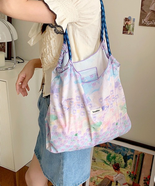 florist（フローリスト）の「【大容量・軽い◎】フラワーリボン総柄ショッピングバッグ/エコバッグ/サブバッグ（エコバッグ/サブバッグ・レディース・その他6/その他14/その他15/その他16/その他17/その他18/その他25/その他26/その他27/その他28/その他4/その他7/その他9/その他12/その他21/その他23/その他8/その他10/その他13/その他19/その他22/その他24/その他1/その他2/その他3/その他5/その他11/その他20・FREE）」の14枚目の写真