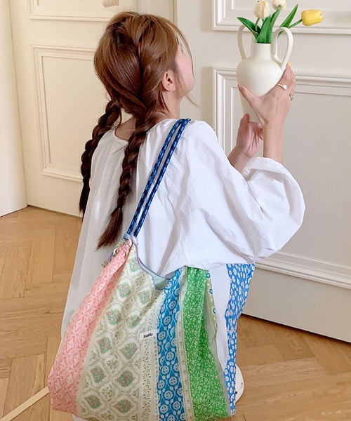 florist（フローリスト）の「【大容量・軽い◎】フラワーリボン総柄ショッピングバッグ/エコバッグ/サブバッグ（エコバッグ/サブバッグ・レディース・その他6/その他14/その他15/その他16/その他17/その他18/その他25/その他26/その他27/その他28/その他4/その他7/その他9/その他12/その他21/その他23/その他8/その他10/その他13/その他19/その他22/その他24/その他1/その他2/その他3/その他5/その他11/その他20・FREE）」の16枚目の写真