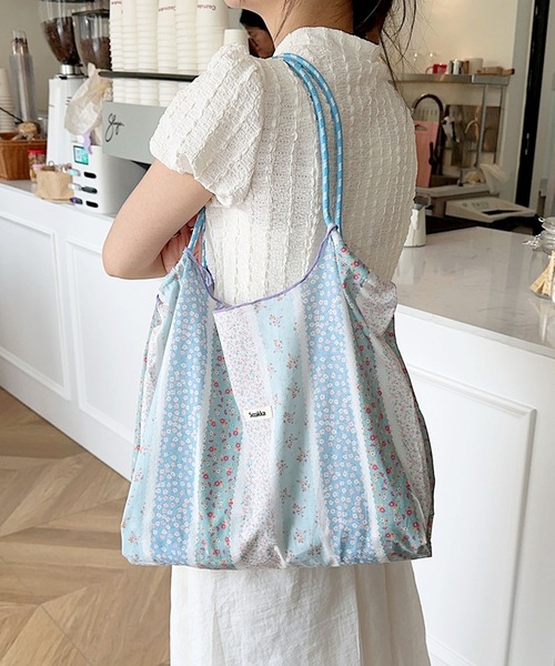 florist（フローリスト）の「【大容量・軽い◎】フラワーリボン総柄ショッピングバッグ/エコバッグ/サブバッグ（エコバッグ/サブバッグ・レディース・その他6/その他14/その他15/その他16/その他17/その他18/その他25/その他26/その他27/その他28/その他4/その他7/その他9/その他12/その他21/その他23/その他8/その他10/その他13/その他19/その他22/その他24/その他1/その他2/その他3/その他5/その他11/その他20・FREE）」の19枚目の写真