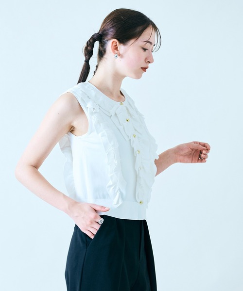 Audie a Muses(オーディアミューズ)の「トリプルラッフルニットベスト(ベスト・レディース・ピンク/ホワイト/ブラック/グレー・42/38)」の21枚目の写真