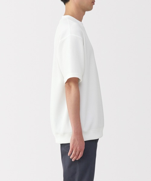 無印良品（ムジルシリョウヒン）の「紳士　ＵＶカット乾きやすいワッフルクルーネック半袖Ｔシャツ（Tシャツ/カットソー・メンズ・オフホワイト/ブラック/サックスブルー/ダークネイビー/ブラウン/サンドベージュ・S/M/L/XL）」の22枚目の写真