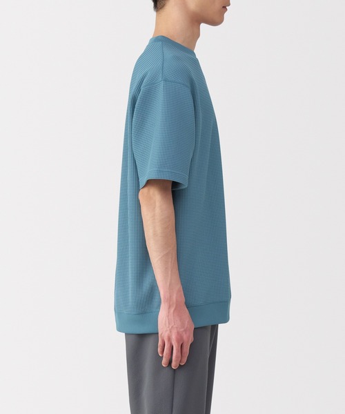 無印良品（ムジルシリョウヒン）の「紳士　ＵＶカット乾きやすいワッフルクルーネック半袖Ｔシャツ（Tシャツ/カットソー・メンズ・オフホワイト/ブラック/サックスブルー/ダークネイビー/ブラウン/サンドベージュ・S/M/L/XL）」の10枚目の写真