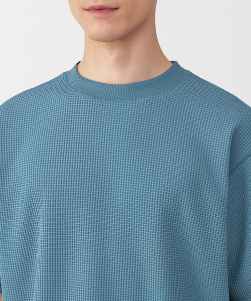 無印良品（ムジルシリョウヒン）の「紳士　ＵＶカット乾きやすいワッフルクルーネック半袖Ｔシャツ（Tシャツ/カットソー・メンズ・オフホワイト/ブラック/サックスブルー/ダークネイビー/ブラウン/サンドベージュ・S/M/L/XL）」の12枚目の写真