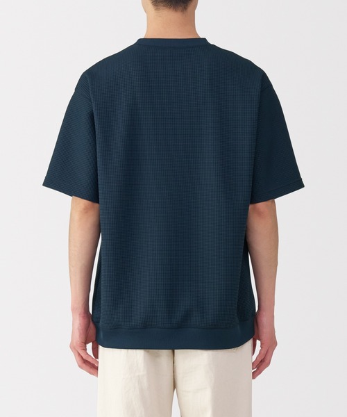無印良品（ムジルシリョウヒン）の「紳士　ＵＶカット乾きやすいワッフルクルーネック半袖Ｔシャツ（Tシャツ/カットソー・メンズ・オフホワイト/ブラック/サックスブルー/ダークネイビー/ブラウン/サンドベージュ・S/M/L/XL）」の17枚目の写真