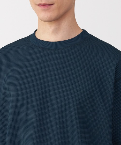 無印良品（ムジルシリョウヒン）の「紳士　ＵＶカット乾きやすいワッフルクルーネック半袖Ｔシャツ（Tシャツ/カットソー・メンズ・オフホワイト/ブラック/サックスブルー/ダークネイビー/ブラウン/サンドベージュ・S/M/L/XL）」の18枚目の写真