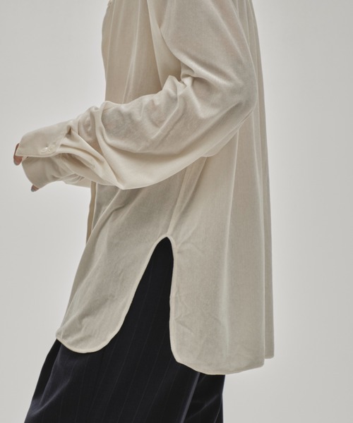 TODAYFUL(トゥデイフル)の「Roundhem Velour Shirts(シャツ/ブラウス・レディース・ブラック/サックスブルー/キナリ・FREE)」の5枚目の写真