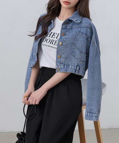 DAY CLOSET（デイ クローゼット）の「【大きいサイズ有/ショート丈】 長袖 ウォッシュ加工 ドロップショルダー デニムジャケット レディース（デニムジャケット・レディース・ライトブルー・XL/M/S/L）」の2枚目の写真