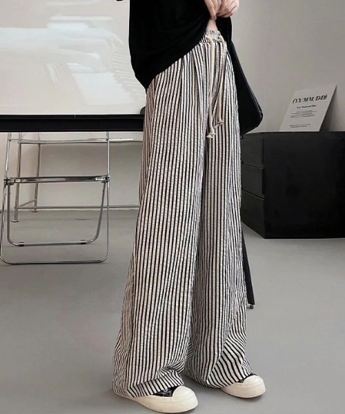 NANEA(ナネア)の「ストライプセミワイドパンツ(その他パンツ・レディース・ストライプ/ブラック×ホワイト/チャコールグレー×ブラック/ホワイト×ブラック/ブラウン・SMALL/MEDIUM/LARGE)」の12枚目の写真