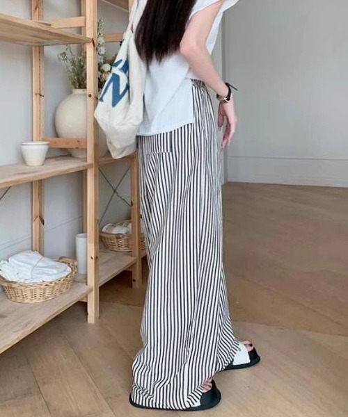 NANEA(ナネア)の「ストライプセミワイドパンツ(その他パンツ・レディース・ストライプ/ブラック×ホワイト/チャコールグレー×ブラック/ホワイト×ブラック/ブラウン・SMALL/MEDIUM/LARGE)」の10枚目の写真
