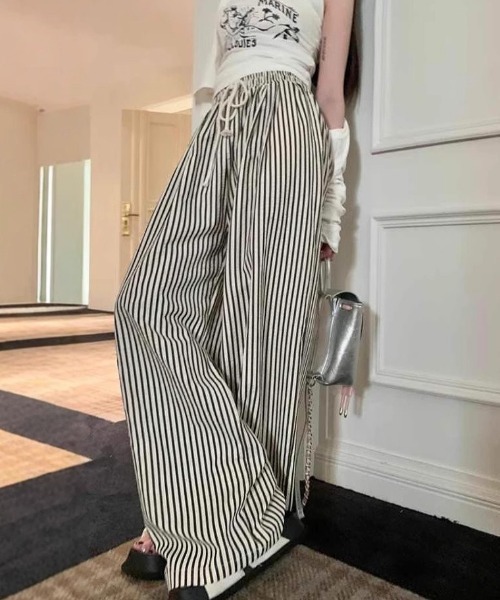 NANEA(ナネア)の「ストライプセミワイドパンツ(その他パンツ・レディース・ストライプ/ブラック×ホワイト/チャコールグレー×ブラック/ホワイト×ブラック/ブラウン・SMALL/MEDIUM/LARGE)」の13枚目の写真