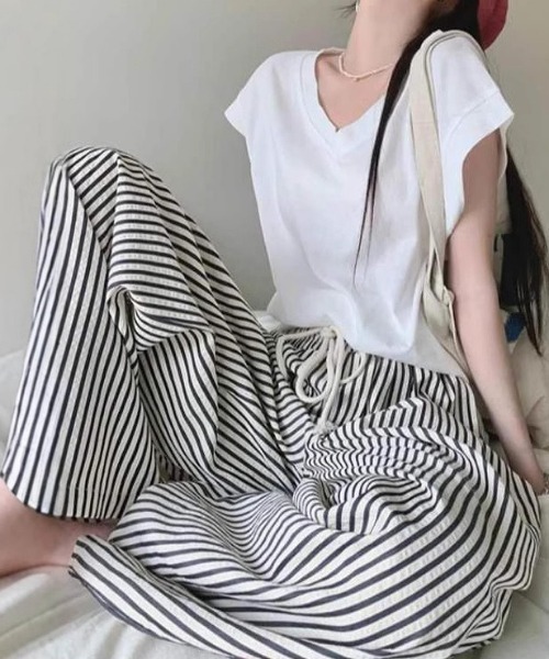 NANEA(ナネア)の「ストライプセミワイドパンツ(その他パンツ・レディース・ストライプ/ブラック×ホワイト/チャコールグレー×ブラック/ホワイト×ブラック/ブラウン・SMALL/MEDIUM/LARGE)」の7枚目の写真