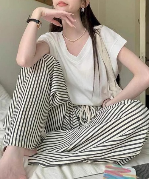 NANEA(ナネア)の「ストライプセミワイドパンツ(その他パンツ・レディース・ストライプ/ブラック×ホワイト/チャコールグレー×ブラック/ホワイト×ブラック/ブラウン・SMALL/MEDIUM/LARGE)」の8枚目の写真