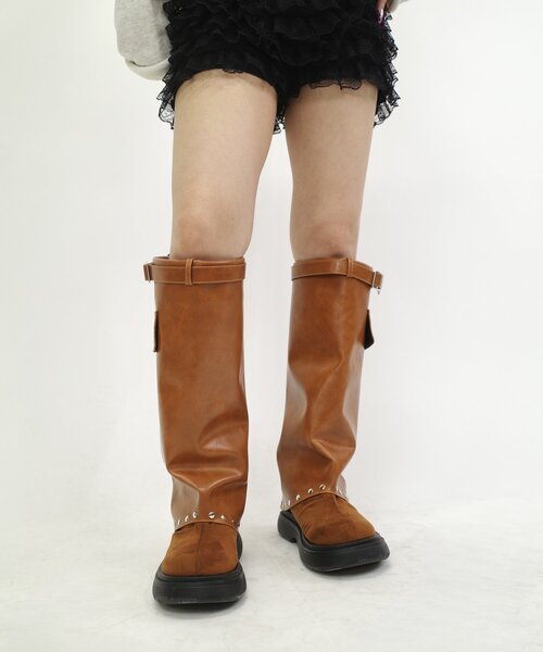 WHO'S WHO gallery（フーズフーギャラリー）の「ベルトスタッズブーツ（ブーツ・レディース・ブラウン/ブラック・SMALL/MEDIUM/LARGE）」の10枚目の写真