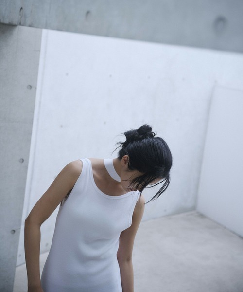 KINO THE KEI(キノザケイ)の「アセテート 2WAY ノースリーブ ワンピース KINO THE KEI(ワンピース・レディース・ブラック/ホワイト・フリー)」の22枚目の写真