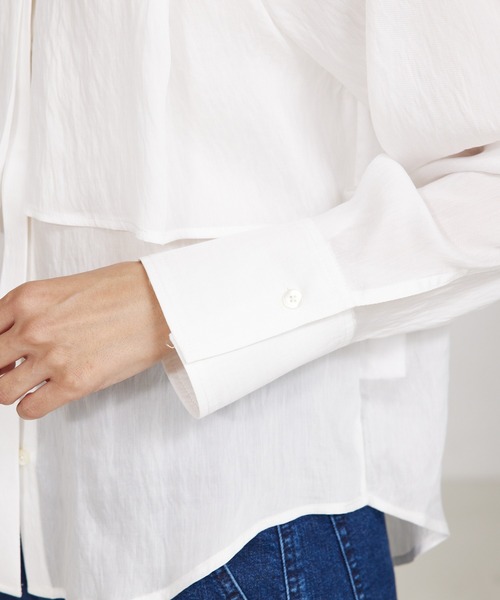 qualite（カリテ）の「ギャザーレイヤードブラウス/オフィスカジュアル（シャツ/ブラウス・レディース・ホワイト/ピンクベージュ・フリー）」の6枚目の写真