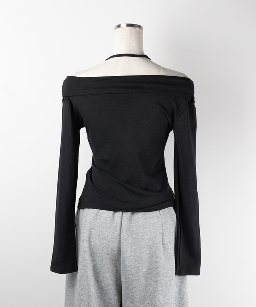 me+em select(ミームセレクト)の「【 2color 】クロスギャザーオフショルカットソートップス / cross gather off shoulder cutsew tops(Tシャツ/カットソー・レディース・ブラック/ホワイト・FREE)」の21枚目の写真