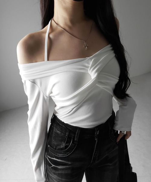 me+em select(ミームセレクト)の「【 2color 】クロスギャザーオフショルカットソートップス / cross gather off shoulder cutsew tops(Tシャツ/カットソー・レディース・ブラック/ホワイト・FREE)」の15枚目の写真