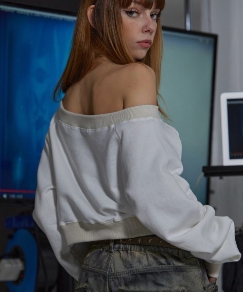 GATELESS(ゲートレス)の「【GATELESS】OFF SHOULDER CROPPED SWEAT SHIRT / 【ゲートレス】オフショルダークロップドスウェットTシャツ トレーナー(スウェット・レディース・アイボリー/ブラック・ONE SIZE)」の8枚目の写真