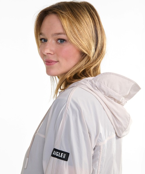 AIGLE（エーグル）の「軽量 撥水 UVカット パッカブルナイロンジャケット（ナイロンジャケット・レディース・パープル/オフホワイト・34/40/38/36）」の6枚目の写真