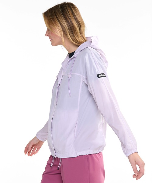 AIGLE（エーグル）の「軽量 撥水 UVカット パッカブルナイロンジャケット（ナイロンジャケット・レディース・パープル/オフホワイト・34/40/38/36）」の11枚目の写真