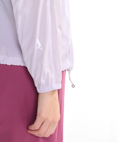 AIGLE（エーグル）の「軽量 撥水 UVカット パッカブルナイロンジャケット（ナイロンジャケット・レディース・パープル/オフホワイト・34/40/38/36）」の14枚目の写真