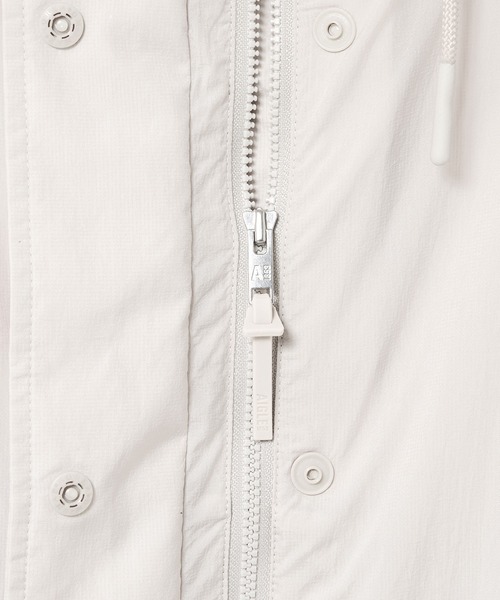 AIGLE（エーグル）の「軽量 撥水 UVカット パッカブルナイロンジャケット（ナイロンジャケット・レディース・パープル/オフホワイト・34/40/38/36）」の20枚目の写真