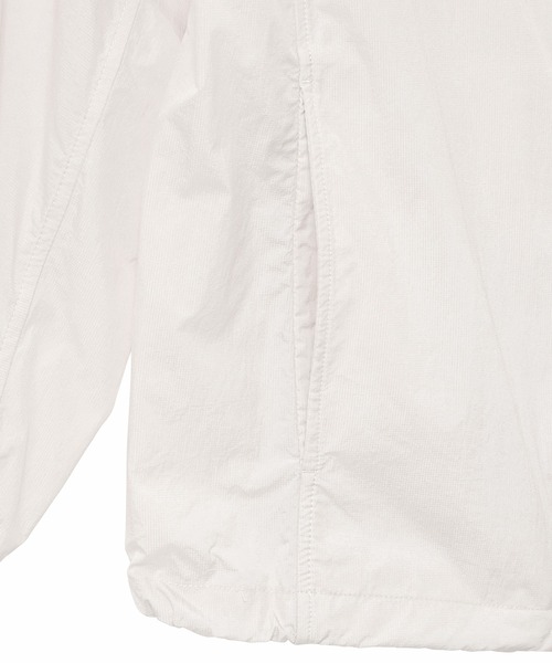 AIGLE（エーグル）の「軽量 撥水 UVカット パッカブルナイロンジャケット（ナイロンジャケット・レディース・パープル/オフホワイト・34/40/38/36）」の22枚目の写真